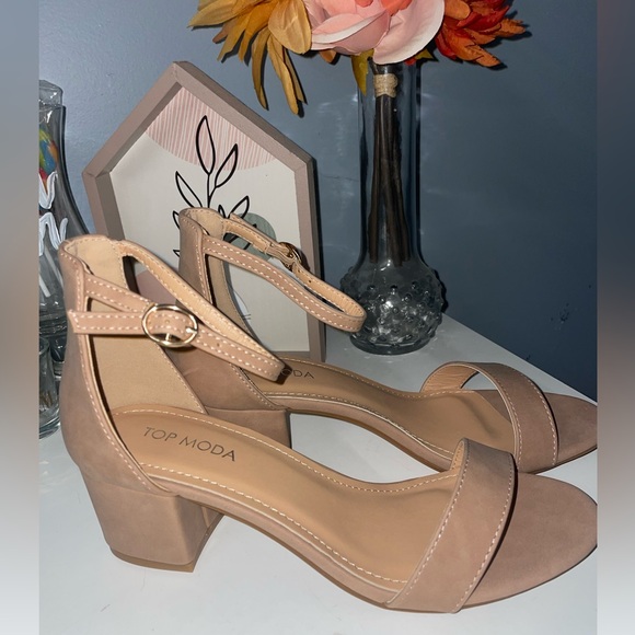 Tan heels! - Picture 2 of 5